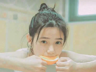 撩汉脱单:女人的哪些小动作,会让男人瞬间失去“抵抗力”?