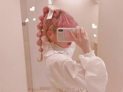 撩凯子技巧:男生在乎女生的表现