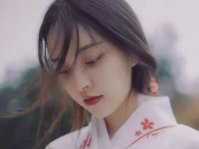 八种特质的女人,在异性里最吃香