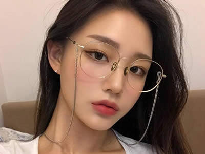 闷骚男生对你有好感的征兆,怎么吸引闷骚男生?