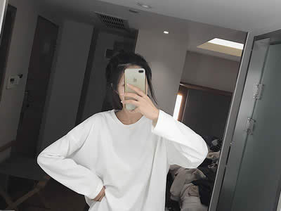 男生搭肩是想试探什么?男生对你肢体接触是喜欢你吗?