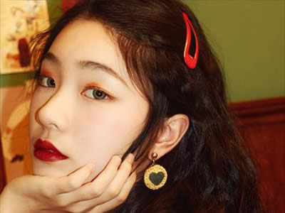 女生追男生很容易吗?女生追男生是不是比男生追女生容易?